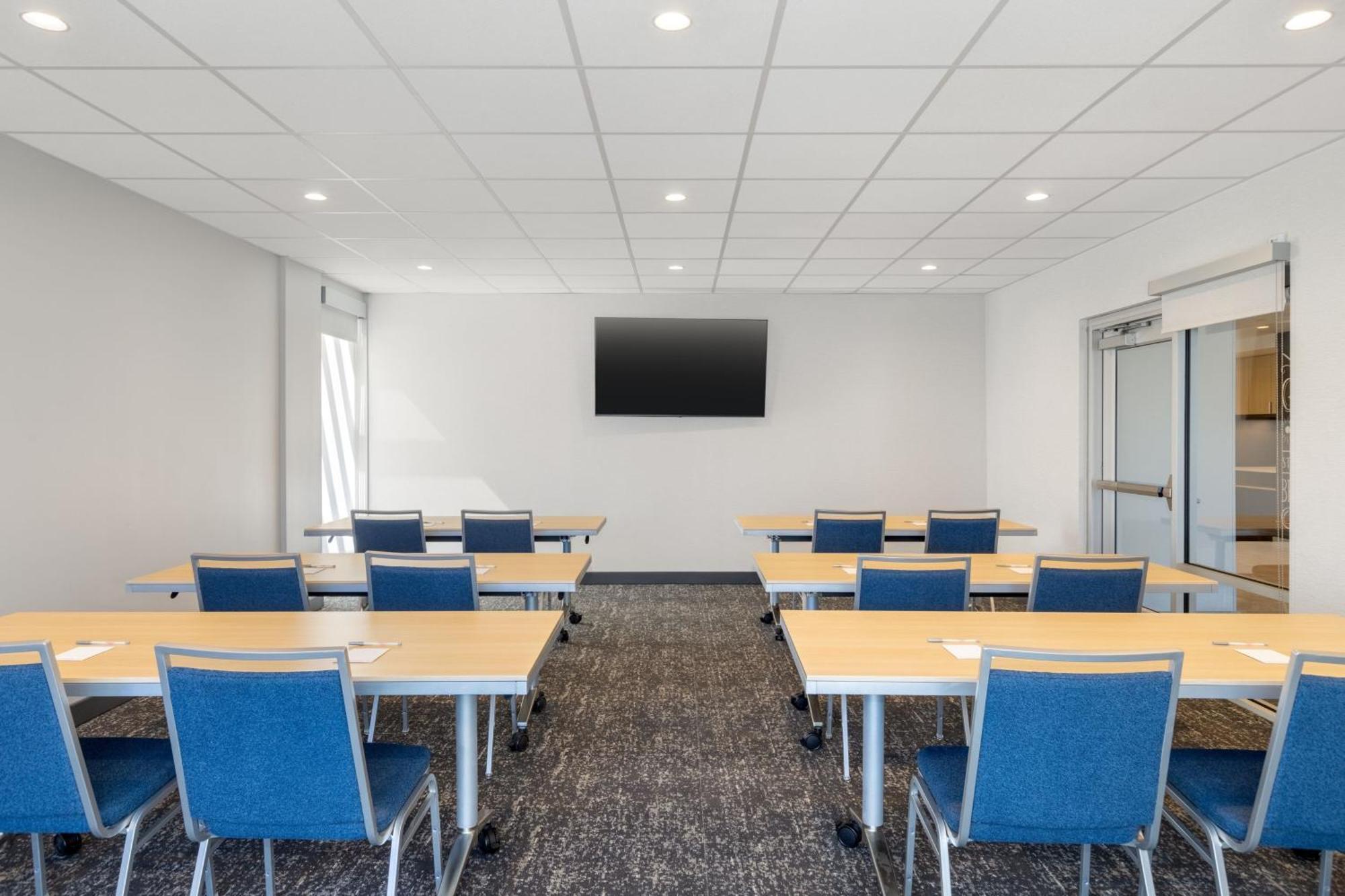 Towneplace Suites By Marriott Geneva At Spire Academy Eksteriør bilde
