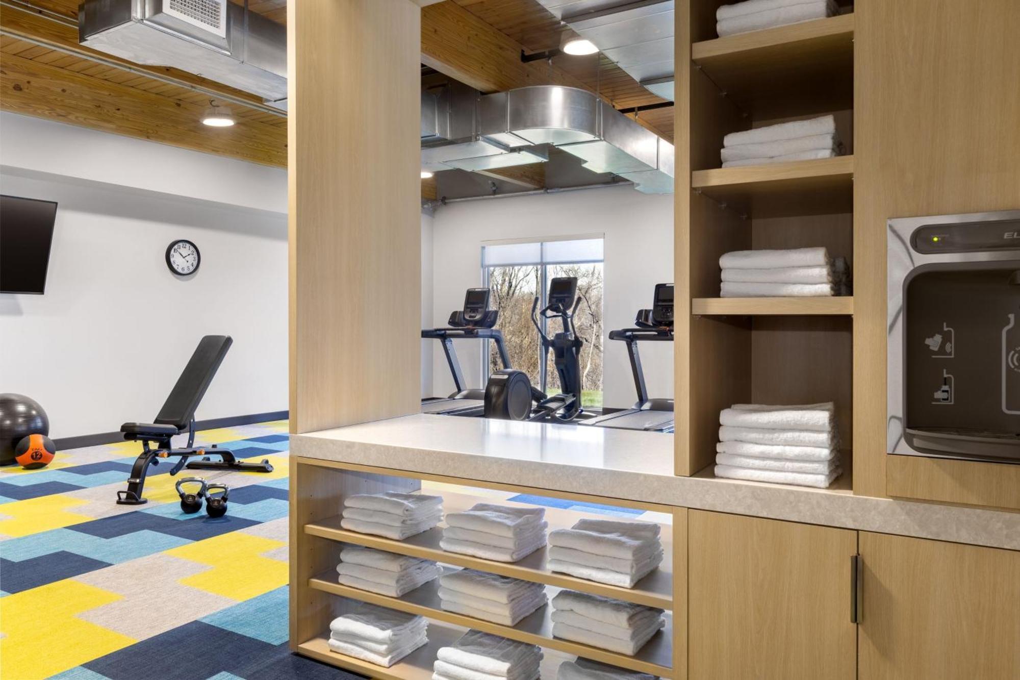 Towneplace Suites By Marriott Geneva At Spire Academy Eksteriør bilde