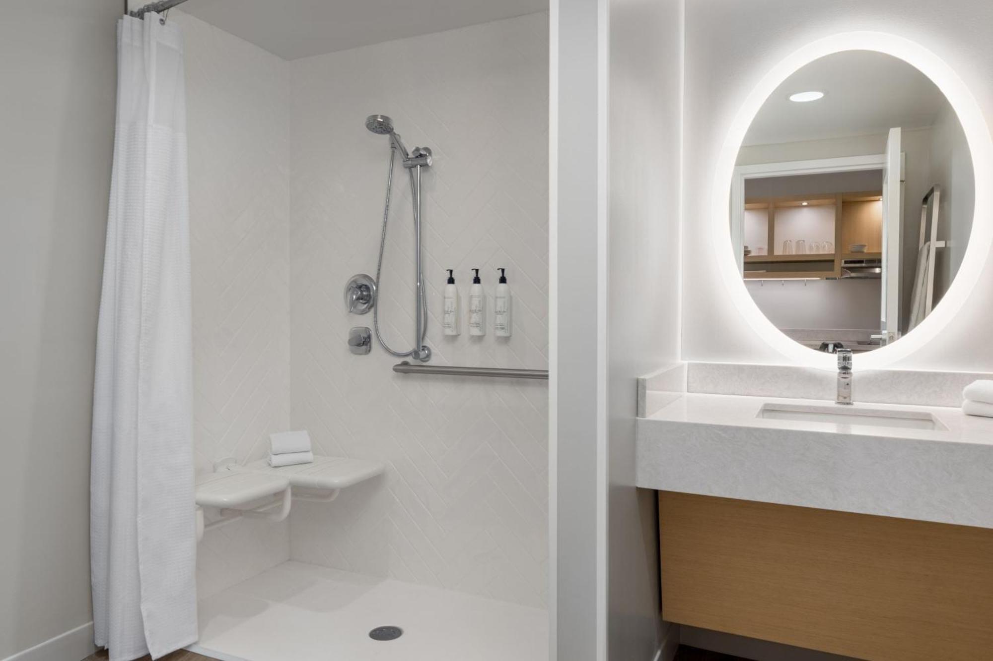 Towneplace Suites By Marriott Geneva At Spire Academy Eksteriør bilde