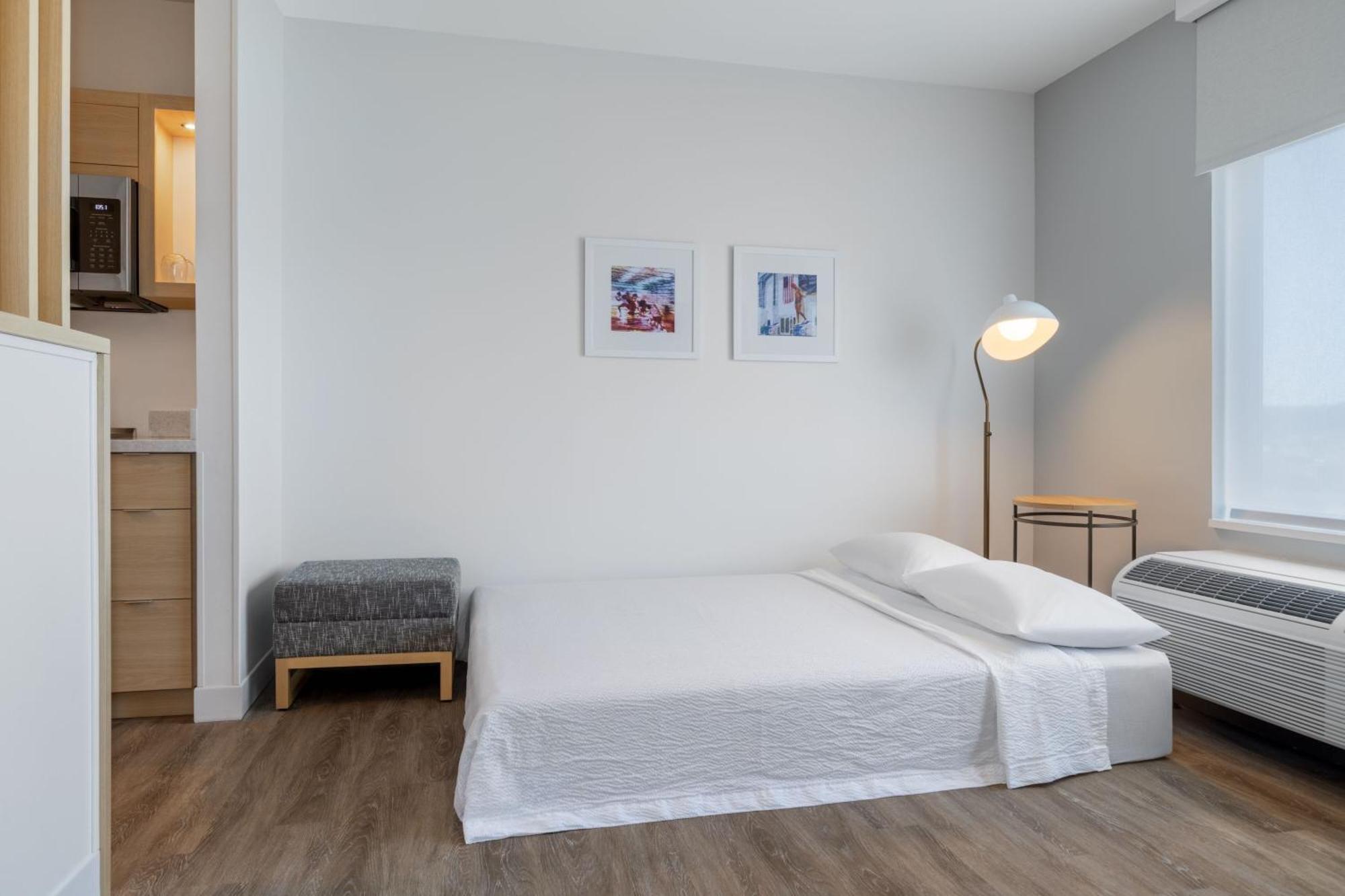 Towneplace Suites By Marriott Geneva At Spire Academy Eksteriør bilde
